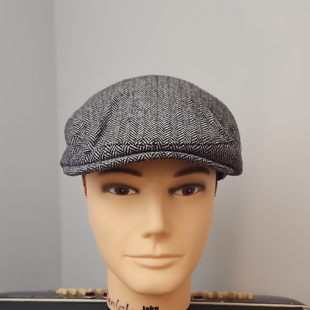 BLACK & GREY PAPERBOY CAP